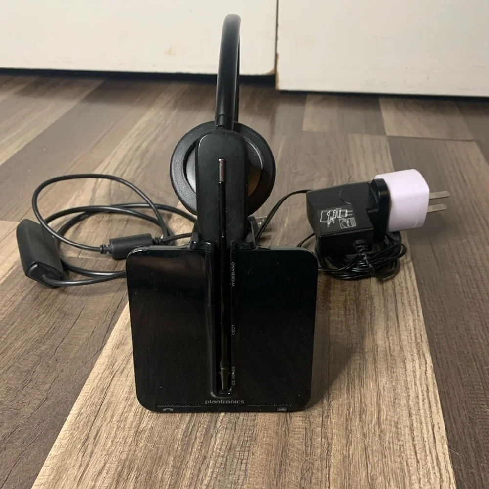 PLANTRONICS c054a wireless headset, USB and power cord included, works fine.